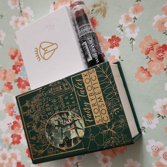 Fairy Tales storybook cosmetics eyeshadow palette lashes lip make up bundle new - Picture 1 of 4